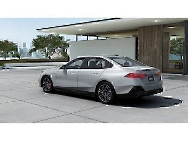 Thumbnail: 2026 BMW 5 Series - 2