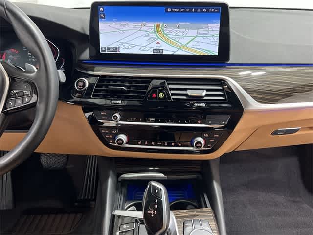 Thumbnail: 2022 BMW 5 Series - 28