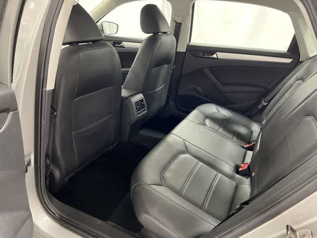 Thumbnail: 2013 Volkswagen Passat - 22