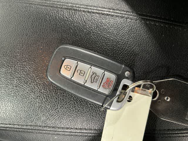 Thumbnail: 2013 Hyundai Sonata - 32