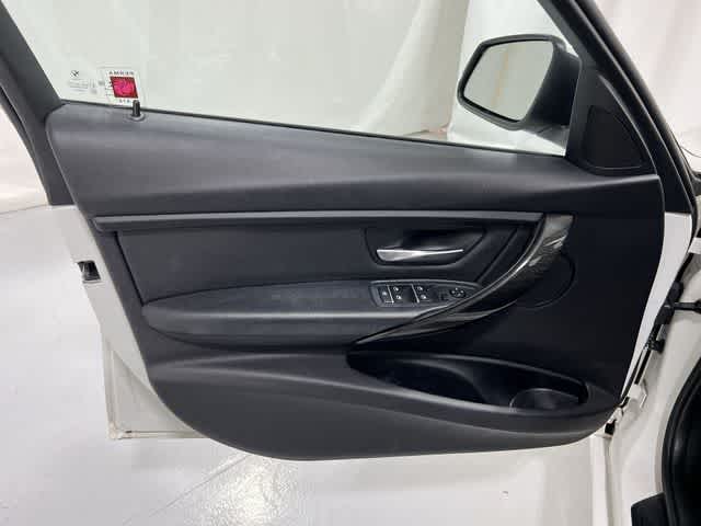 Thumbnail: 2017 BMW 3 Series - 34