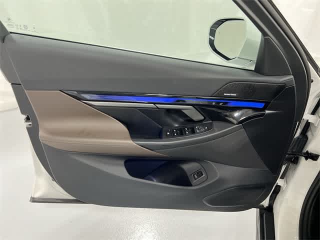 Thumbnail: 2025 BMW i5 - 35