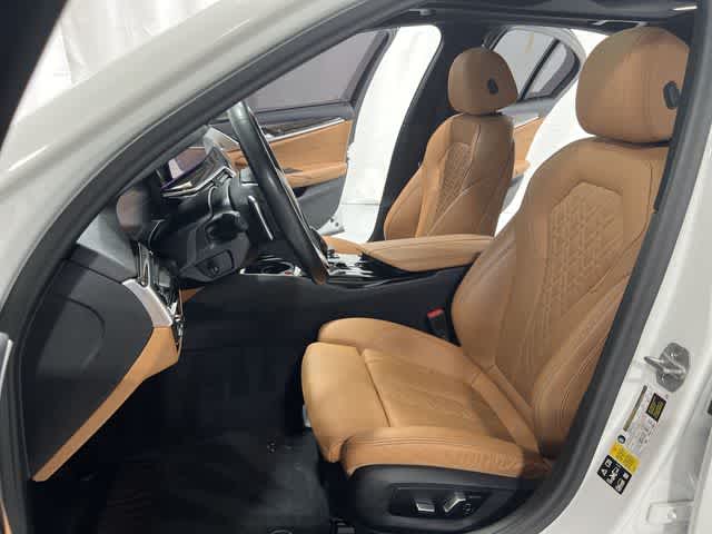 Thumbnail: 2023 BMW 5 Series - 21