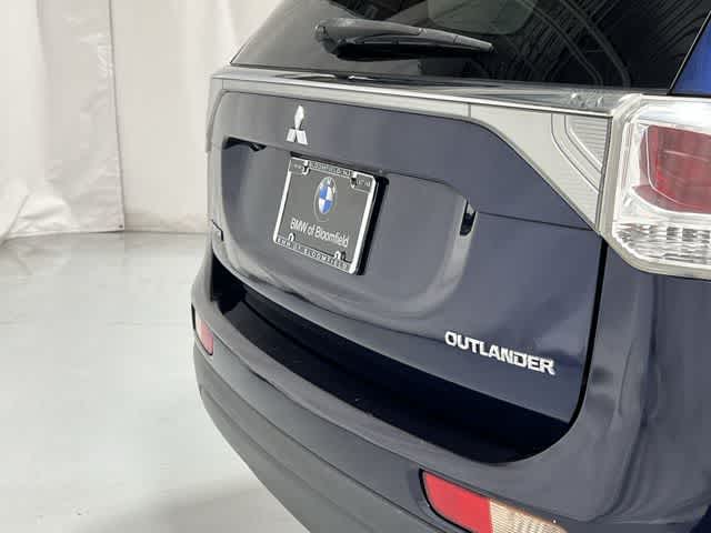 Thumbnail: 2014 Mitsubishi Outlander - 17