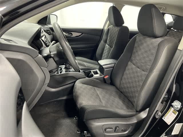 Thumbnail: 2017 Nissan Rogue Sport - 21