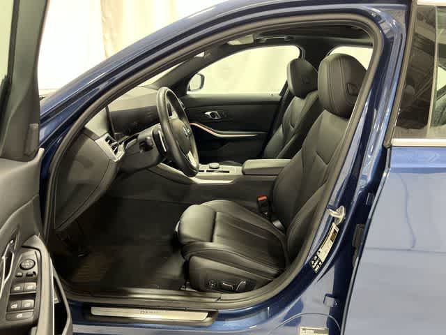 Thumbnail: 2024 BMW 3 Series - 10