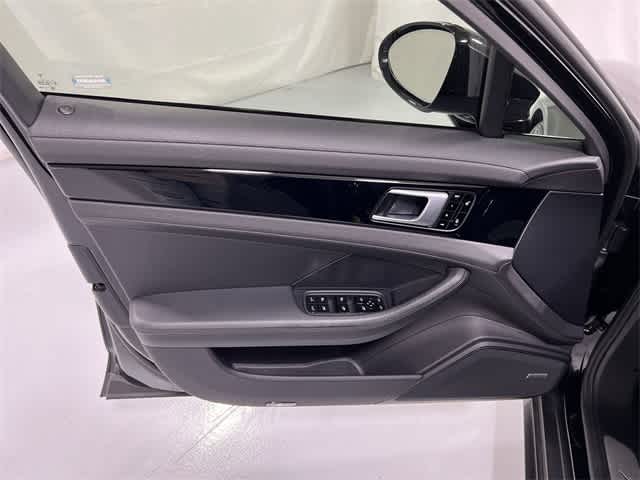 Thumbnail: 2018 Porsche Panamera - 36