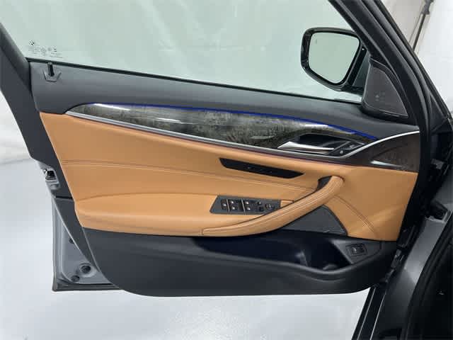 Thumbnail: 2023 BMW 5 Series - 35