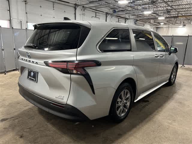 Thumbnail: 2021 Toyota Sienna - 14