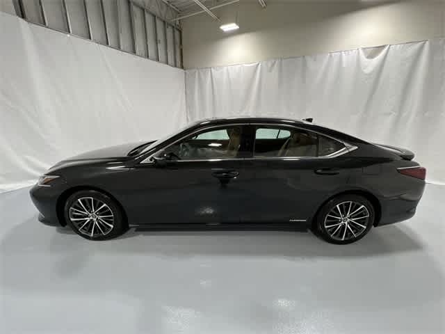 Thumbnail: 2022 Lexus ES - 11