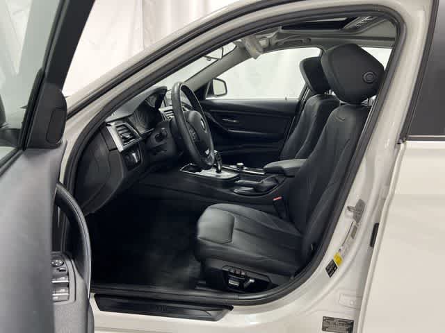 Thumbnail: 2017 BMW 3 Series - 10