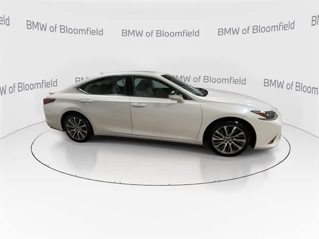 Thumbnail: 2020 Lexus ES - 9