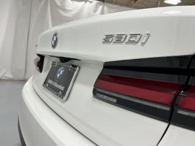 Thumbnail: 2023 BMW 5 Series - 17