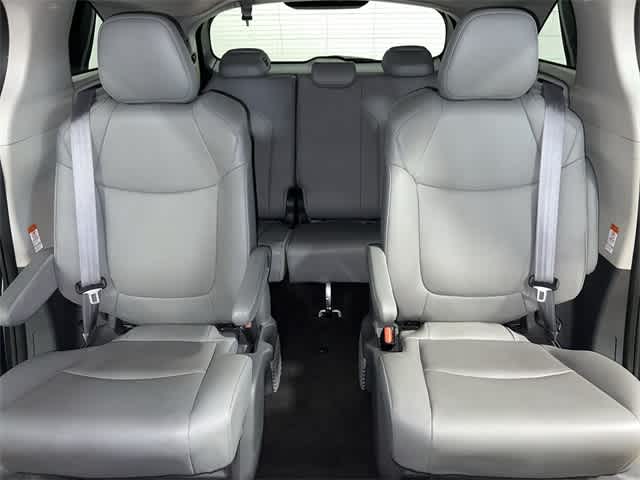 Thumbnail: 2021 Toyota Sienna - 23