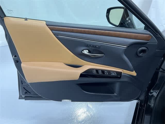 Thumbnail: 2022 Lexus ES - 35