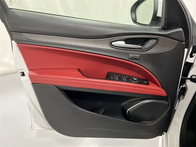 Thumbnail: 2021 Alfa Romeo Stelvio - 35