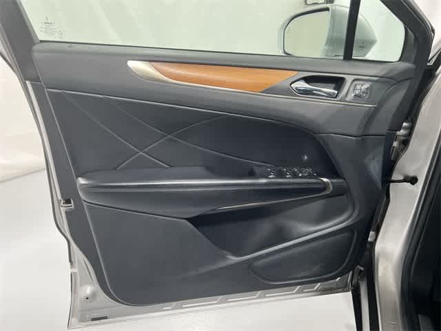 Thumbnail: 2016 Lincoln MKC - 35