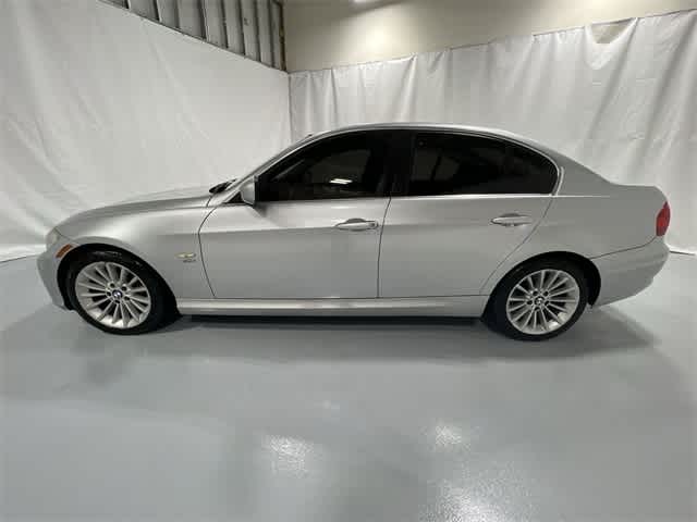 Thumbnail: 2011 BMW 3 Series - 11