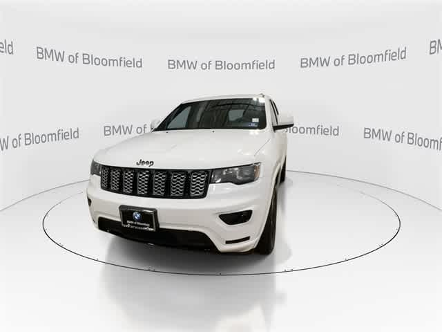 Thumbnail: 2017 Jeep Grand Cherokee - 3