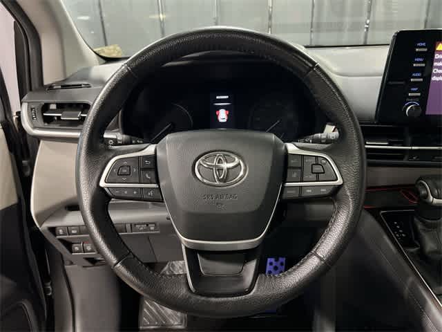 Thumbnail: 2021 Toyota Sienna - 28
