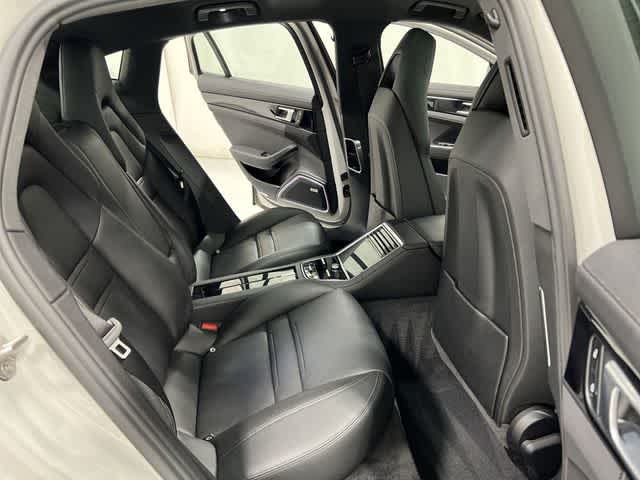 Thumbnail: 2022 Porsche Panamera - 25