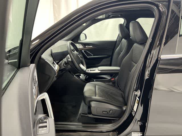 Thumbnail: 2025 BMW X1 - 10