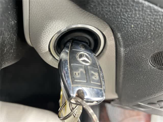 Thumbnail: 2010 Mercedes-Benz C-Class - 32