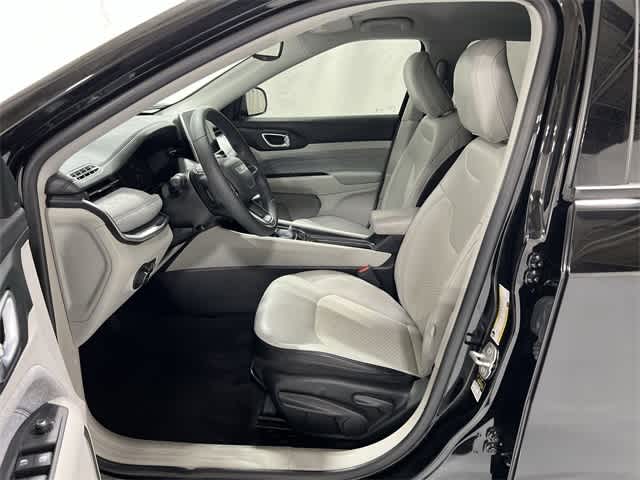 Thumbnail: 2022 Jeep Compass - 10