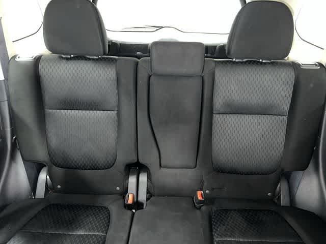 Thumbnail: 2014 Mitsubishi Outlander - 22