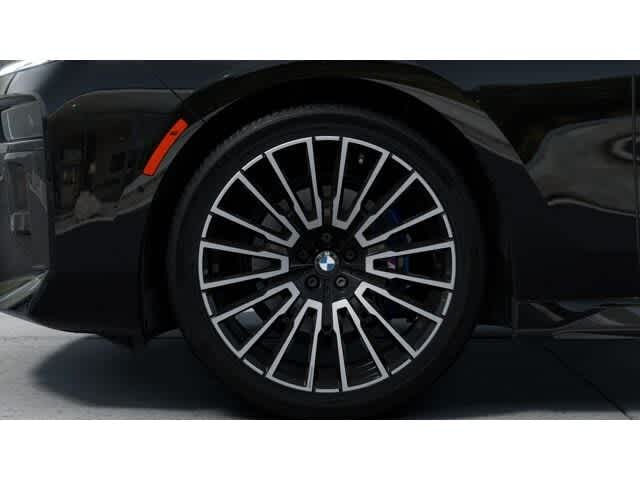 Thumbnail: 2025 BMW 7 Series - 7