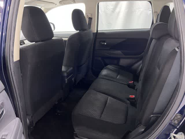 Thumbnail: 2014 Mitsubishi Outlander - 23