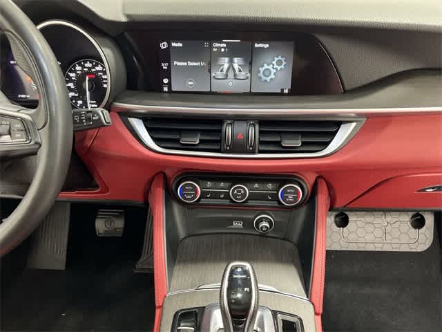 Thumbnail: 2021 Alfa Romeo Stelvio - 28