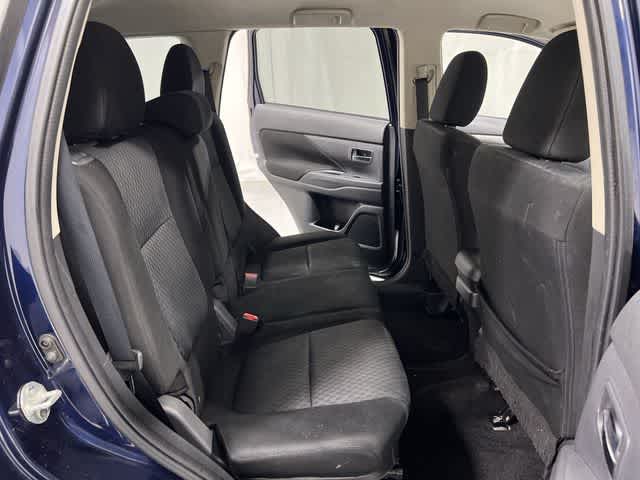 Thumbnail: 2014 Mitsubishi Outlander - 24