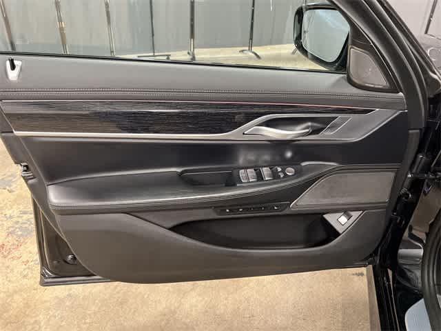 2022 Bmw 740i xDrive photo 2