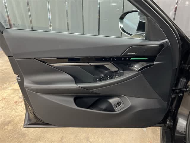 Thumbnail: 2025 BMW 5 Series - 35