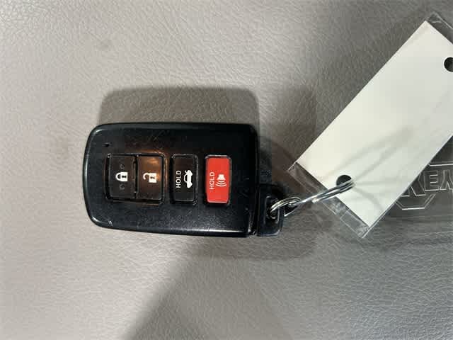 2014 Toyota Camry XLE 35