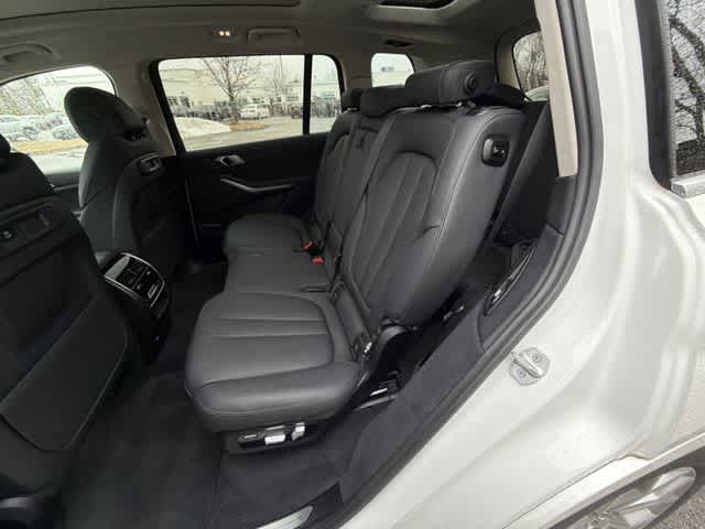 Thumbnail: 2021 BMW X7 - 21