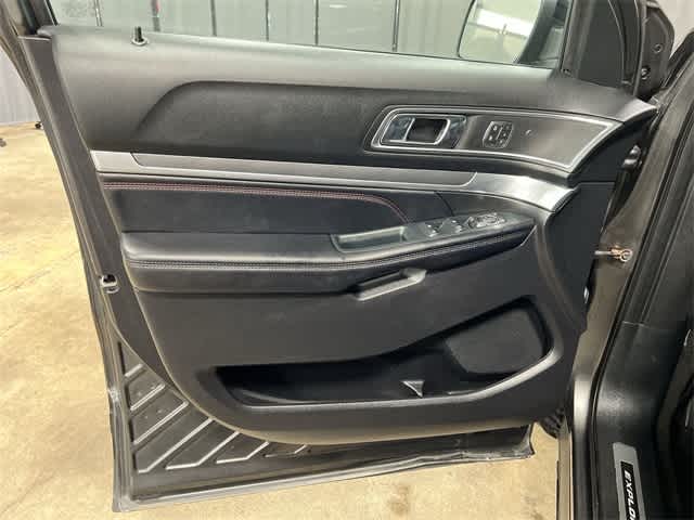 2018 Ford Explorer Sport 33