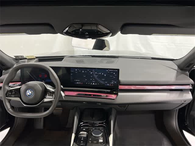 Thumbnail: 2025 BMW i5 - 20