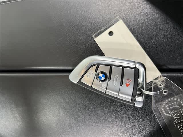 Thumbnail: 2023 BMW M5 - 32