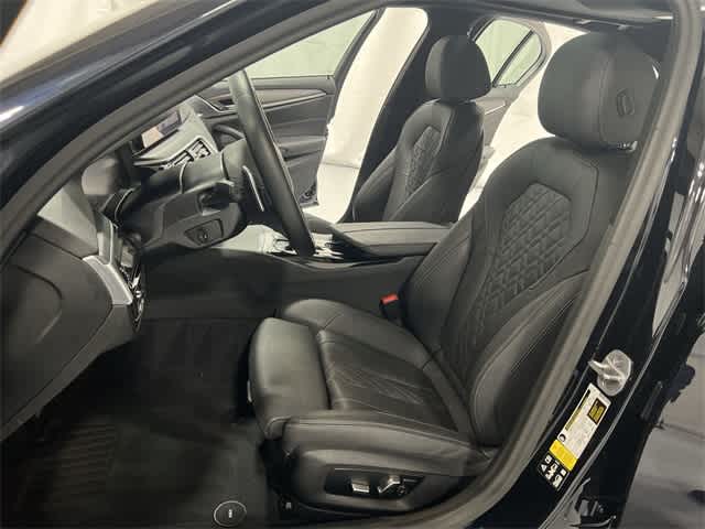 Thumbnail: 2023 BMW 5 Series - 21