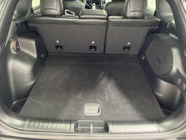 Thumbnail: 2020 Jeep Cherokee - 32