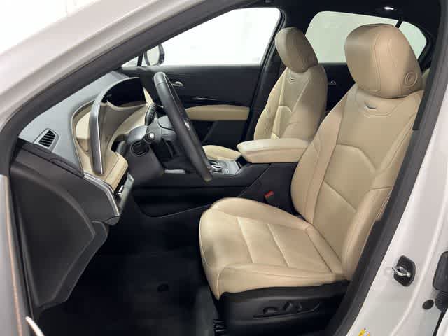 Thumbnail: 2024 Cadillac XT4 - 21