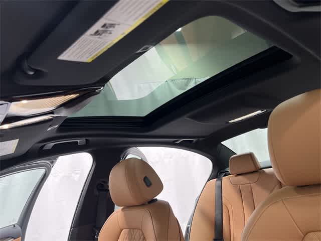 Thumbnail: 2022 BMW 5 Series - 23