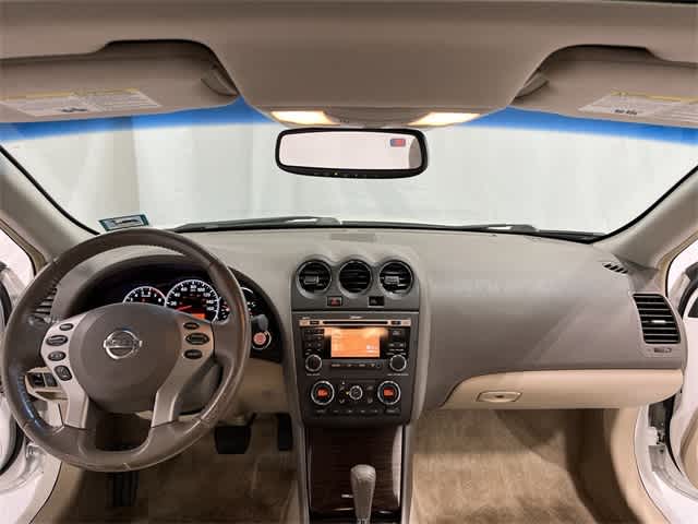 Thumbnail: 2010 Nissan Altima - 20