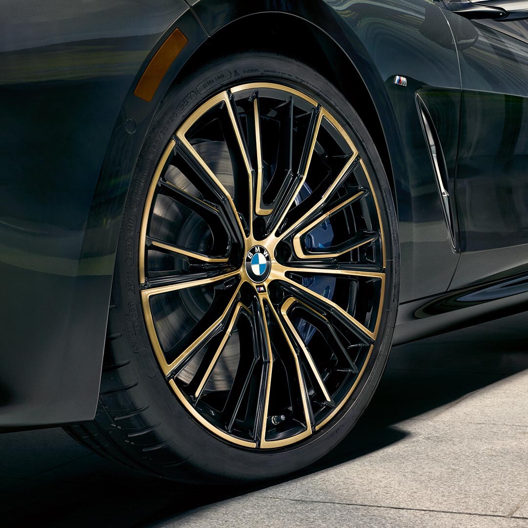BMW_Spring2022_TireOffer_Social_Image_1x1.jpg