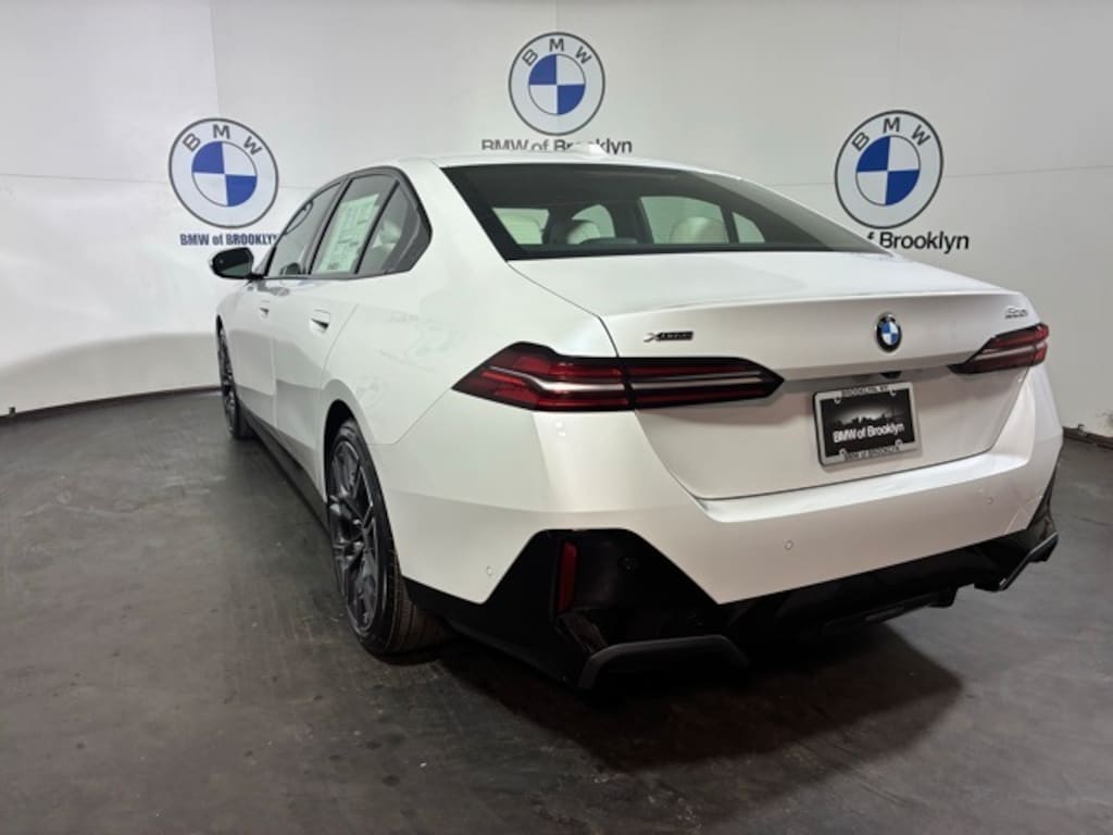 New 2026 BMW 530i xDrive Sedan