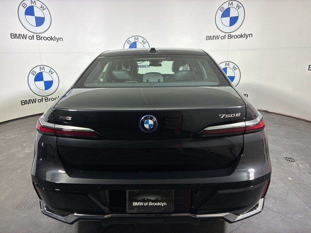 2026 Bmw 750e photo 3