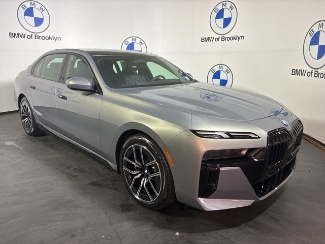 2025 BMW 740i Sedan 