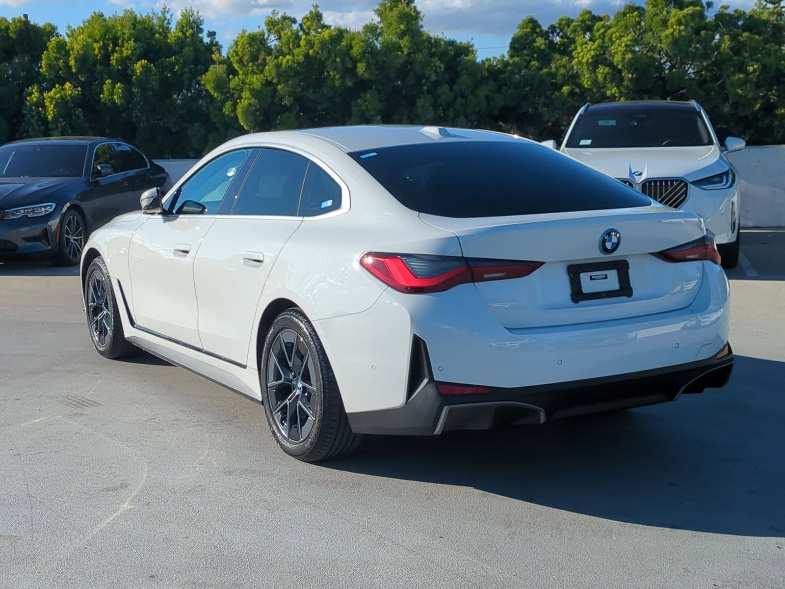 2023 BMW i4 eDrive35 photo 3